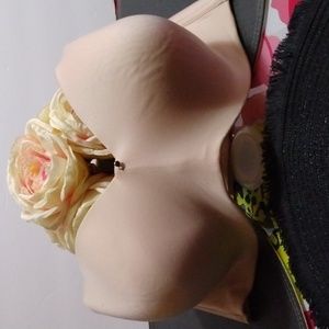 Bali, Bra, Size 40 D,NudeColor, very soft, NEW